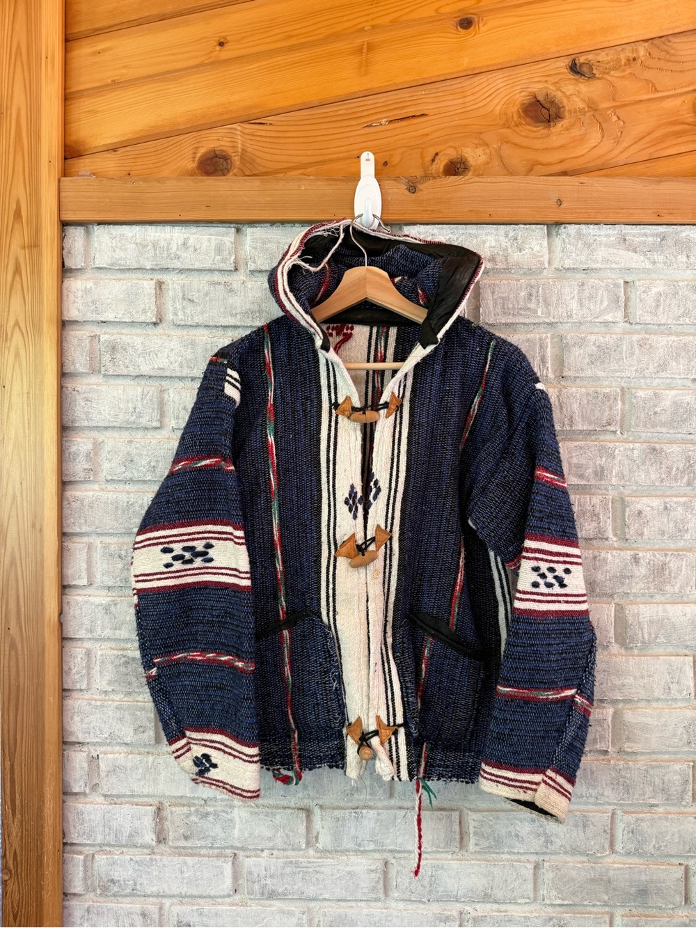 Vintage Navy & Cream Hooded Baja Puffer Jacket with Toggle Closures